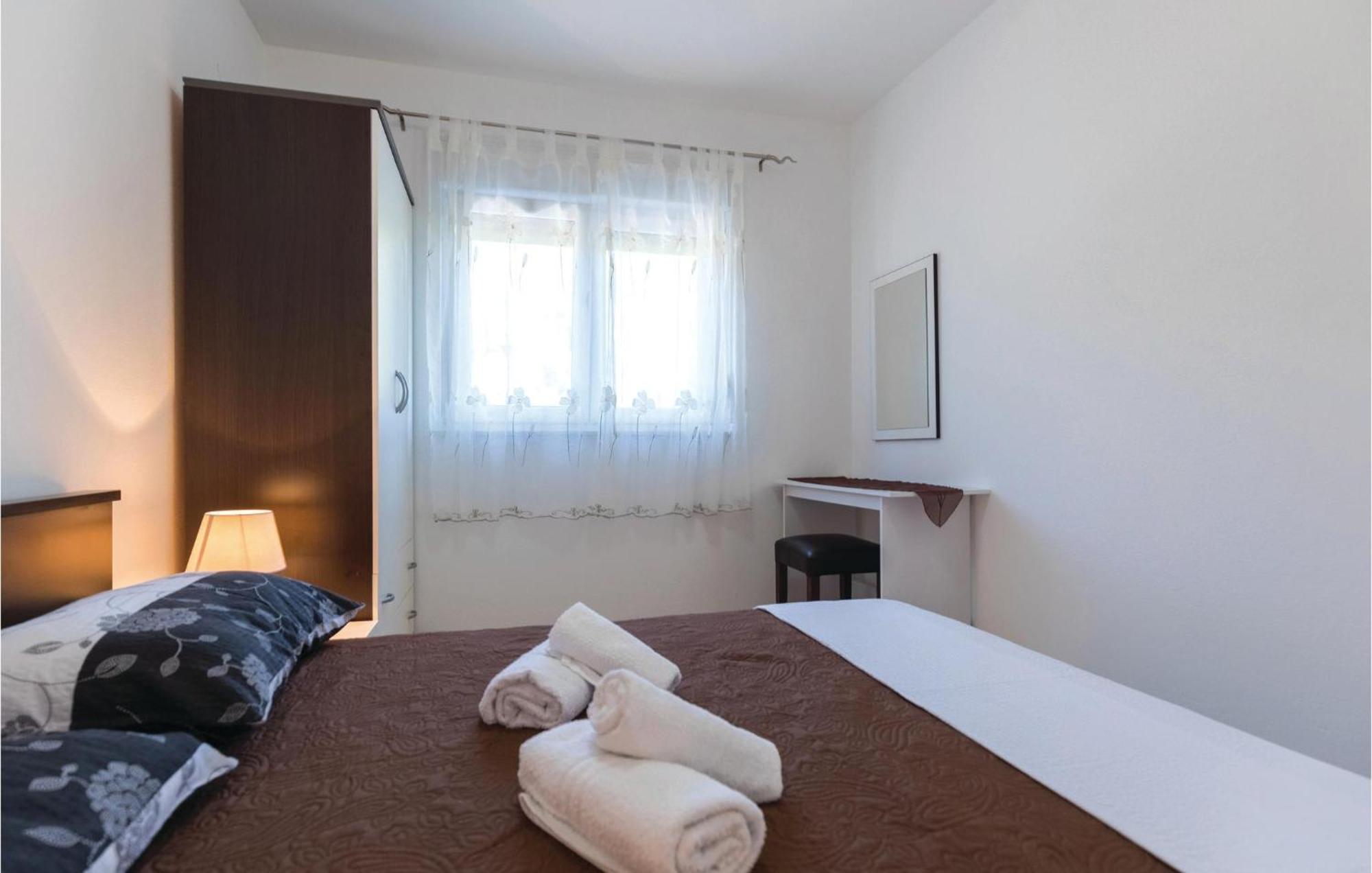 1 Bedroom Cozy Apartment In 克勒克 外观 照片