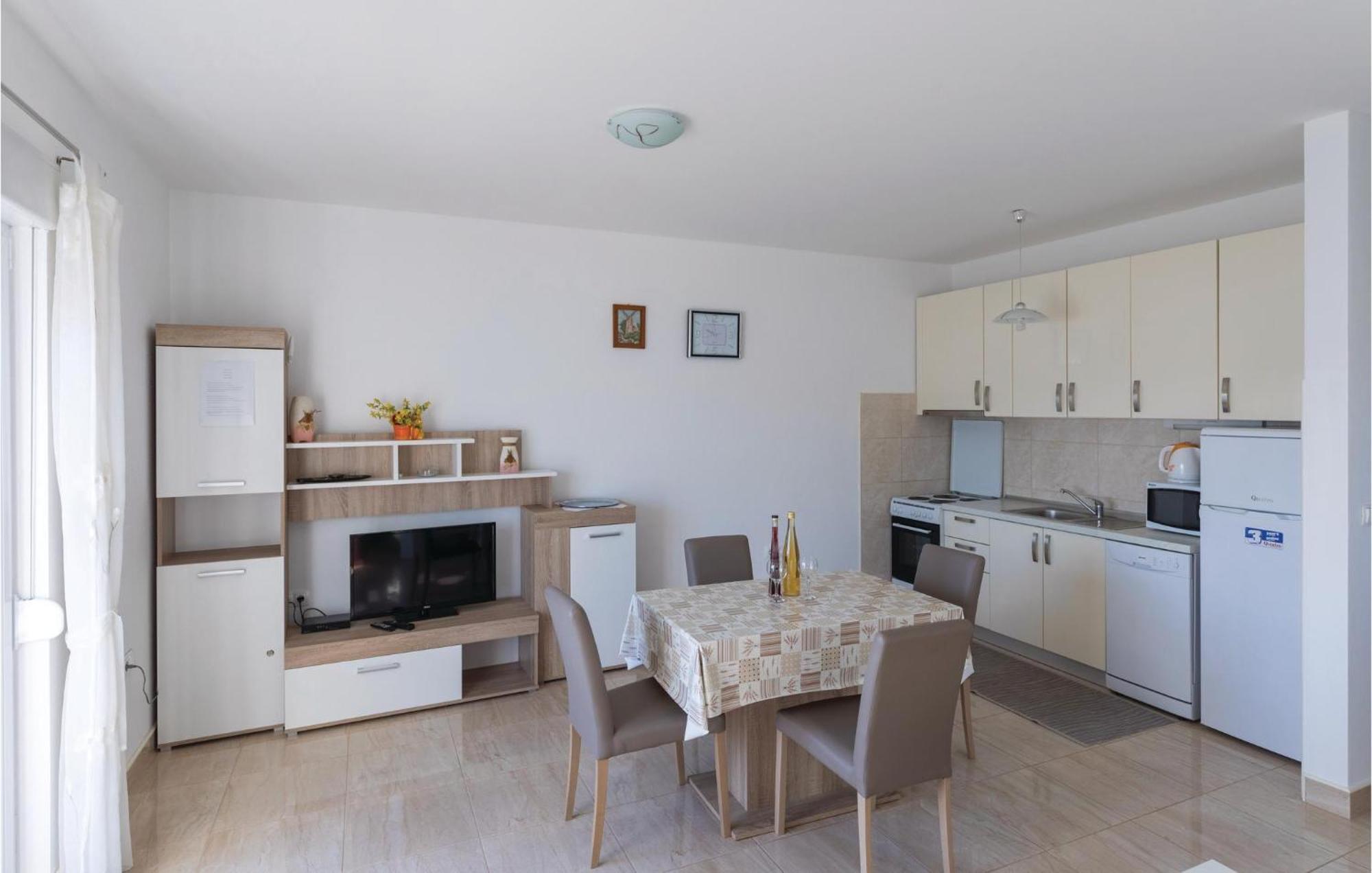 1 Bedroom Cozy Apartment In 克勒克 外观 照片