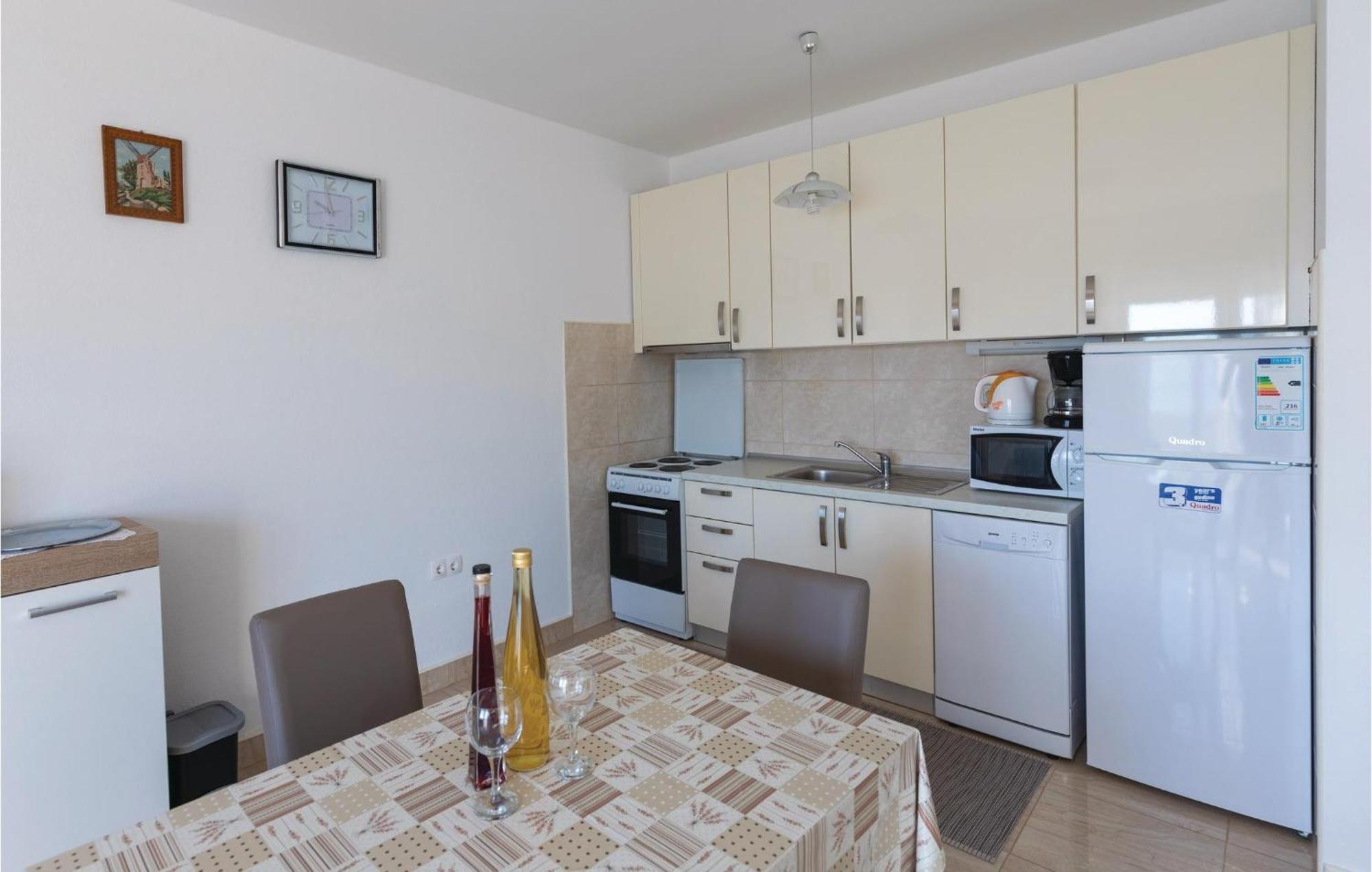 1 Bedroom Cozy Apartment In 克勒克 外观 照片